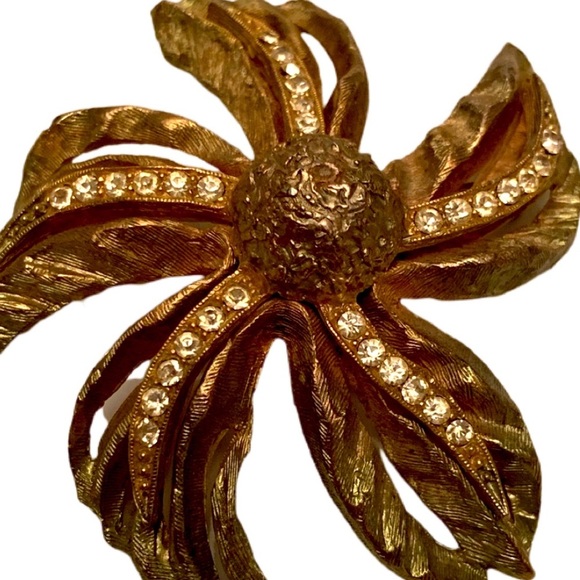 VINTAGE GOLDEN FLOWER W/WHITE STONES - Picture 2 of 6